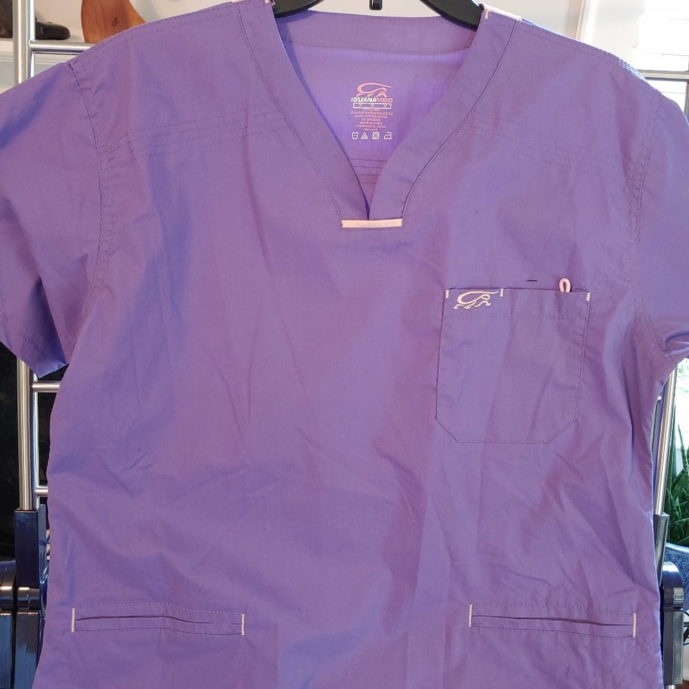 Women's IguanaMed Scrub Top. Sz Med.